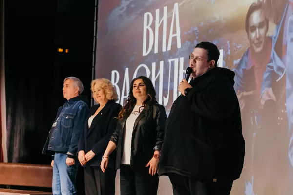 «Посети ты Апатиты» — у заполярного города появился новый гимн из сериала «ВИА “Васильки”» от Wink.ru