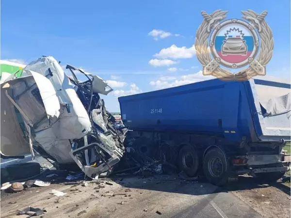 Двое мужчин погибли и один пострадал в массовом ДТП под Саратовом