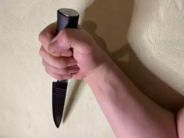 Уголовное дело завели на женщину, которая в ярости зарезала сожителя в Шахтах