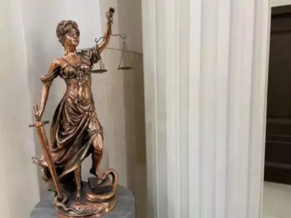В Новошахтинске в СИЗО отправили мужчину, обвиняемого в избиении приятеля черенком лопаты