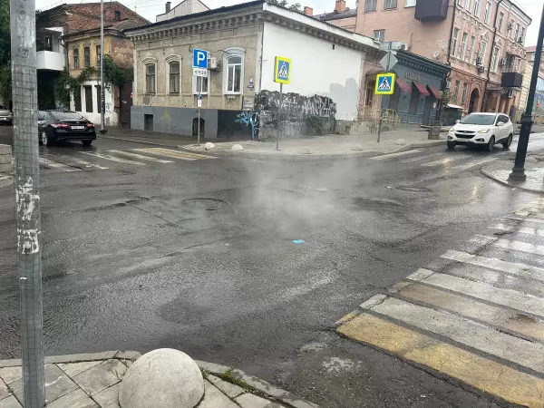 В Ростове Семашко затопило кипятком из-за аварии