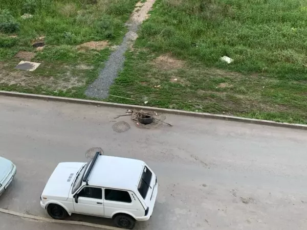В Ростове жители Суворовского жалуются на открытые люки во дворах