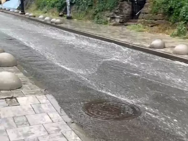В Ростове из-за сильного ливня затопило десятки улиц
