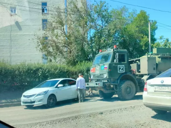 В Ростове из-за аварии с военной фурой собралась пробка