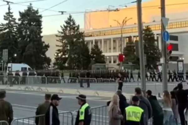 Ростовчане сняли репетицию парада Победы на Театральной площади