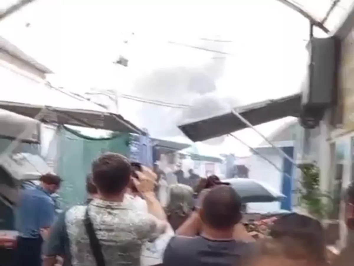 В Аксае потушили крупный пожар на центральном рынке