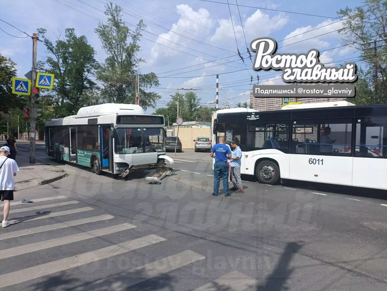 Массовое ДТП с двумя автобусами и такси произошло в центре Ростова