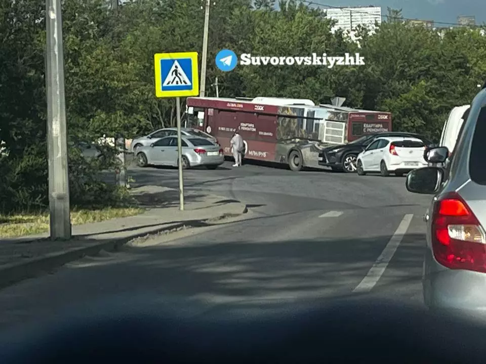 ДТП с автобусом парализовало движение на Северном в Ростове