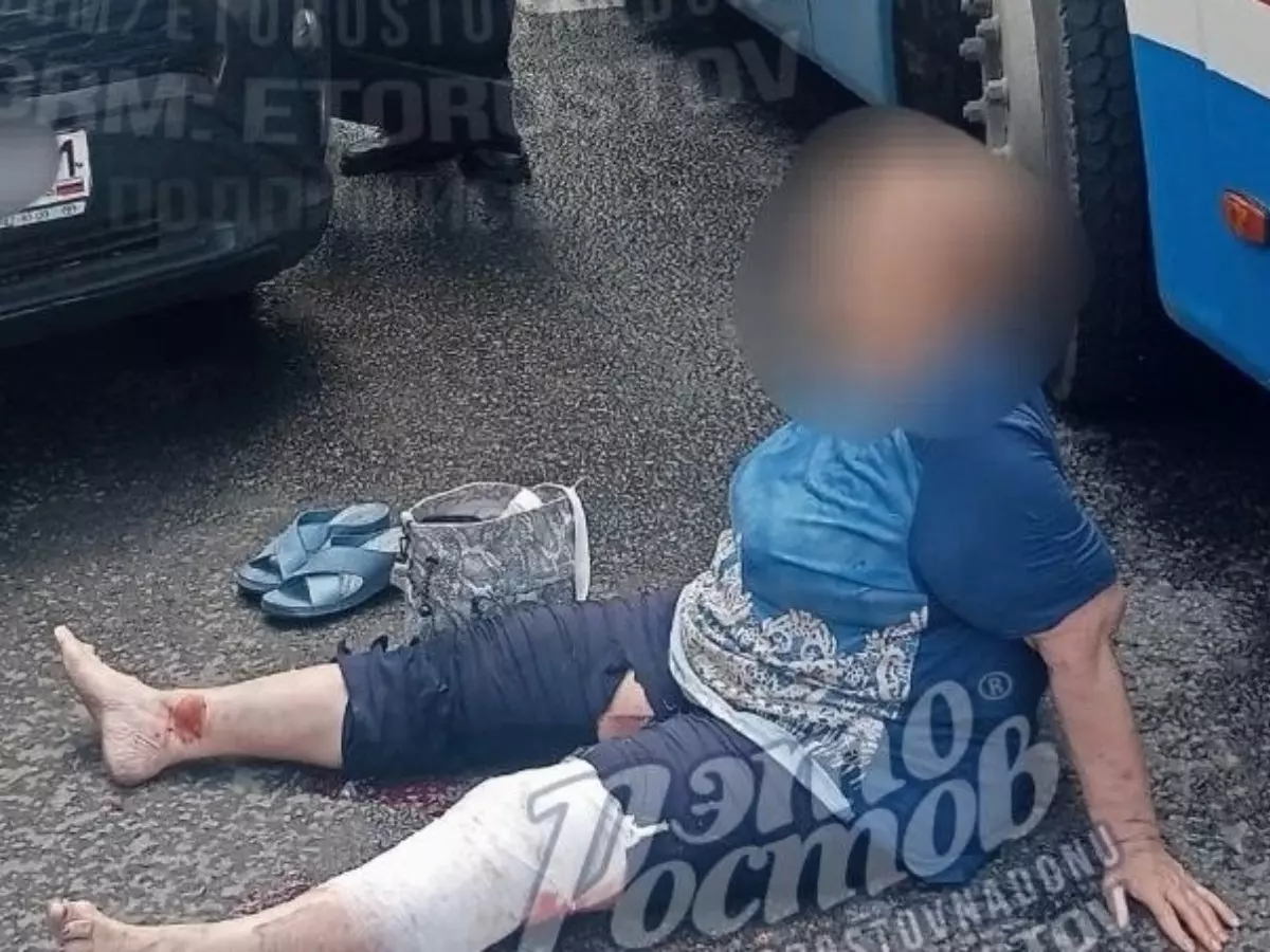 В Ростове женщина попала под колеса своего авто