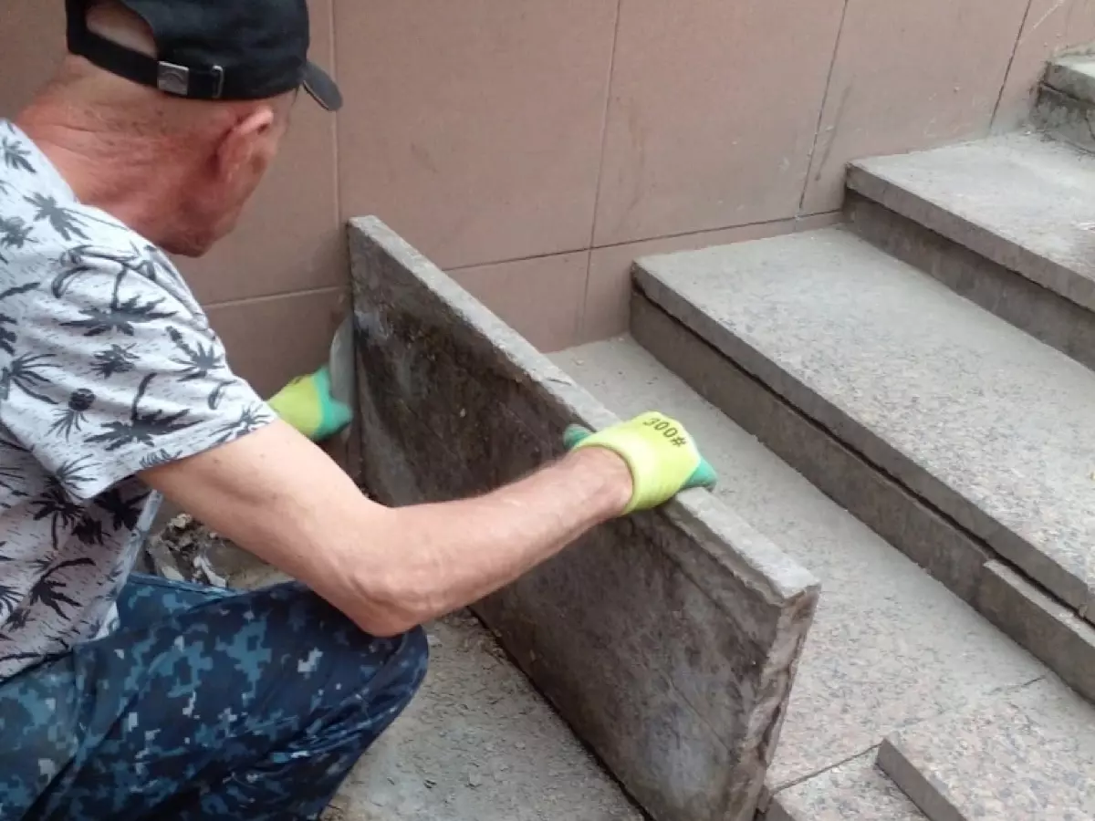 В Ростове в подземном переходе на Шолохова капитально отремонтировали лестницу