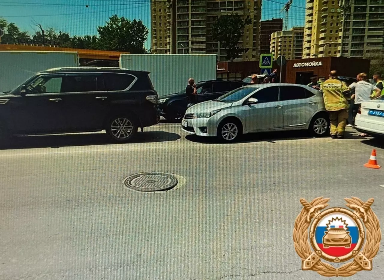 Двое водителей пострадали в  массовой аварии на Зорге в Ростове