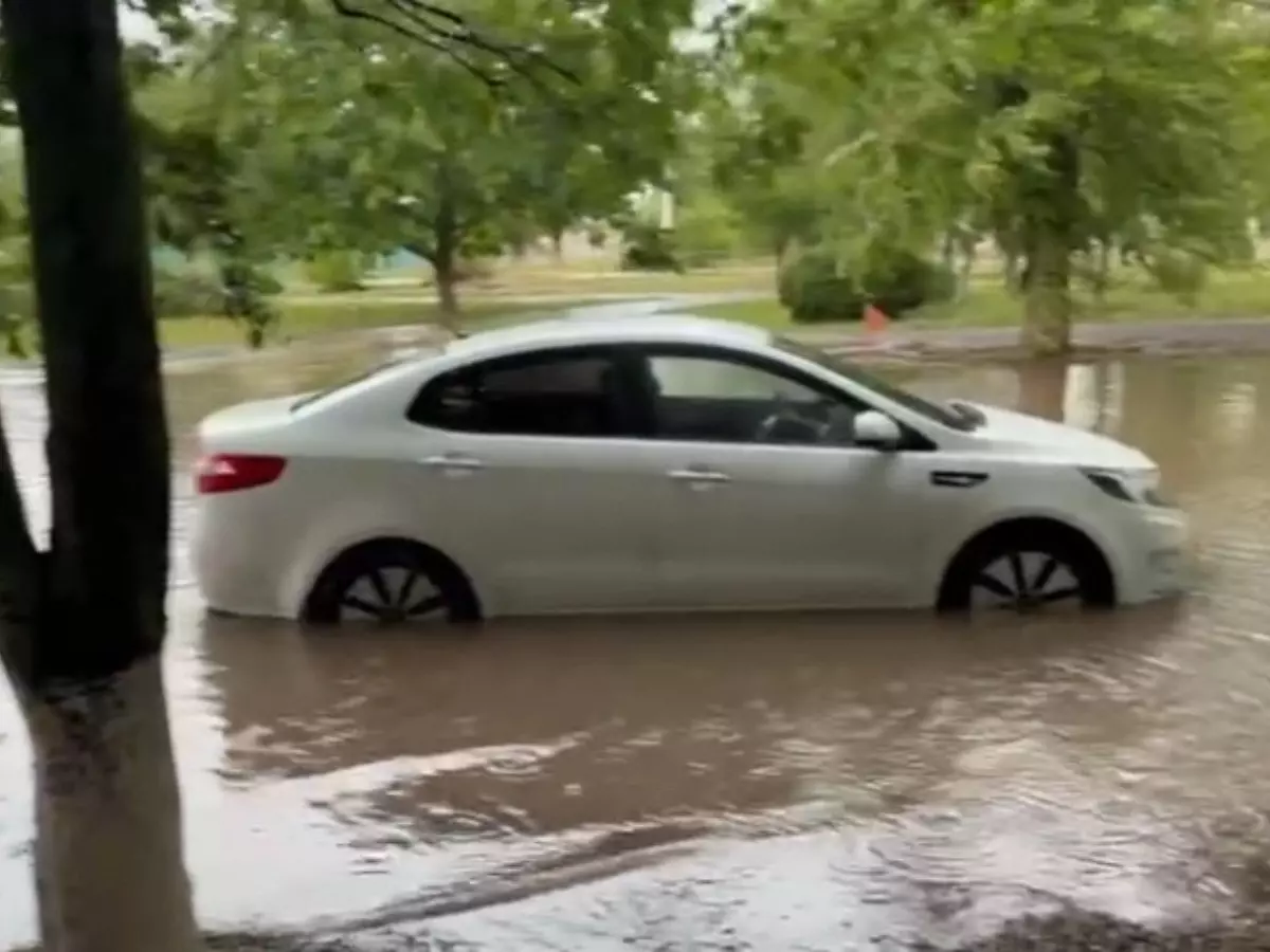 Улицы Волгодонска ушли под воду из-за мощного ливня