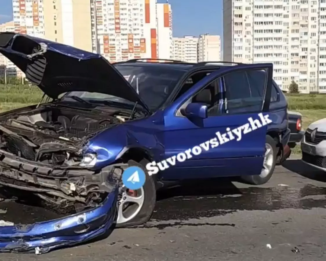 Жуткая массовая авария произошла в Ростове в микрорайоне Суворовский