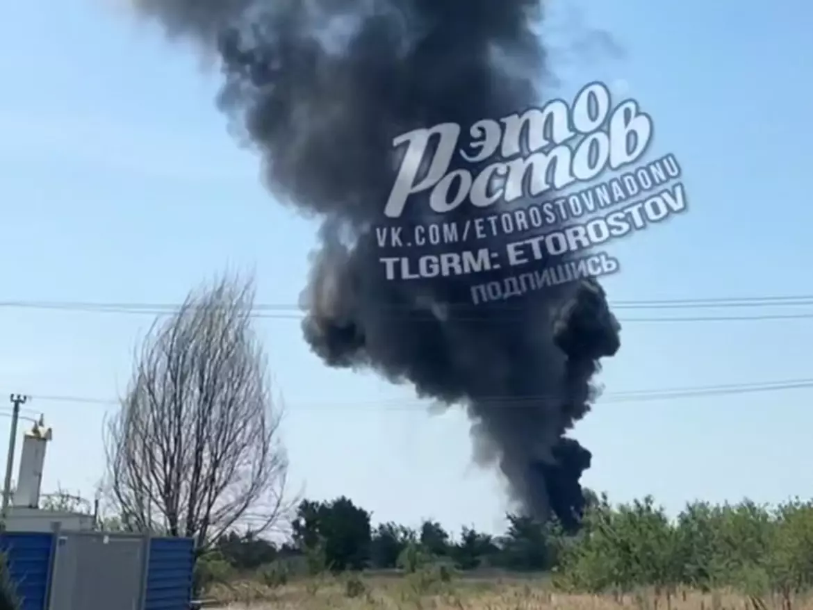 Жители Азовского района сообщают об огромном столбе дыма