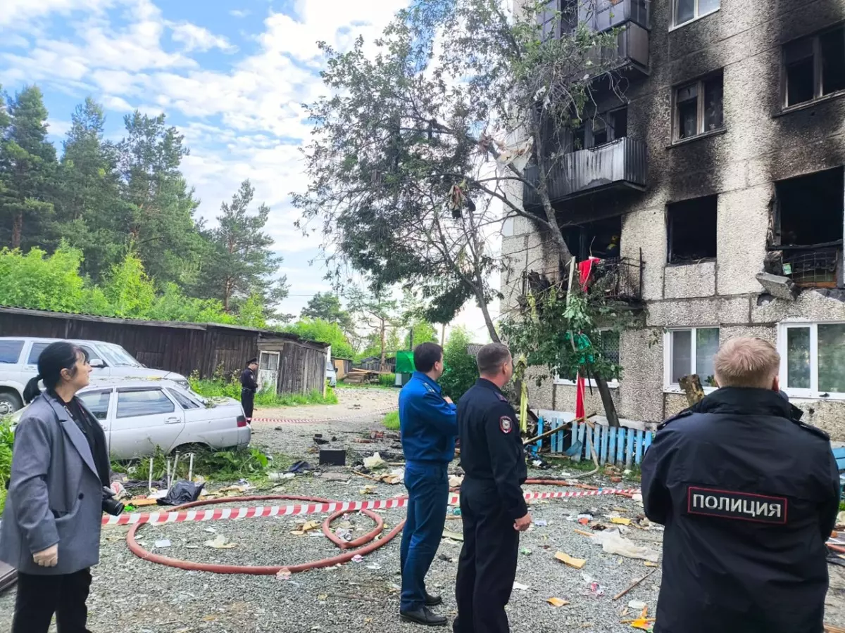 Двое погибли из-за взрыва газа в пятиэтажке в Свердловской области 
