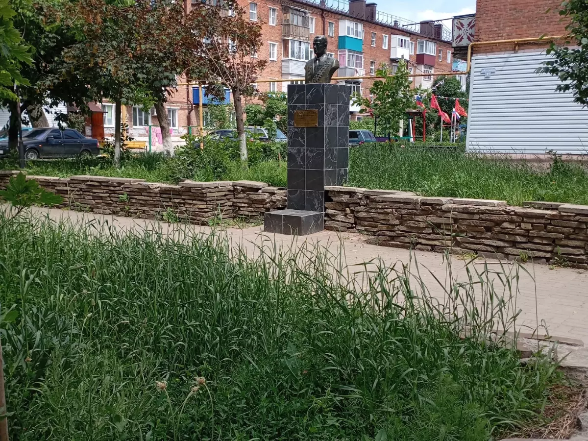 Жители Зверево пожаловались на состояние бульвара имени Петра Колесникова