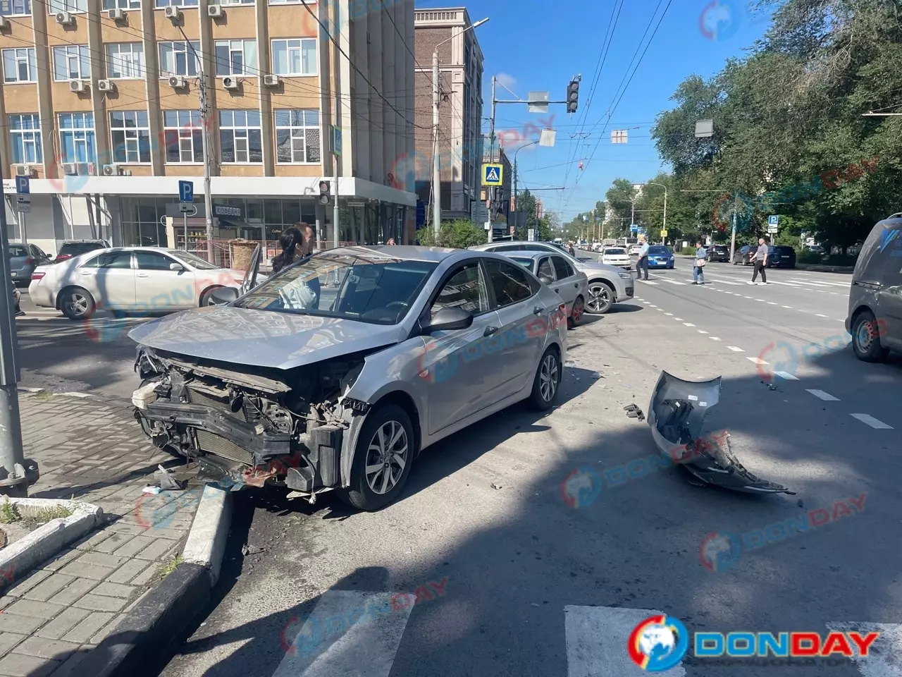 В центре Ростова из-за аварии парализовано движение