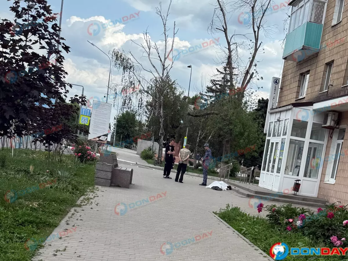 Мужчина скончался на ступеньках центра занятости населения в Гуково