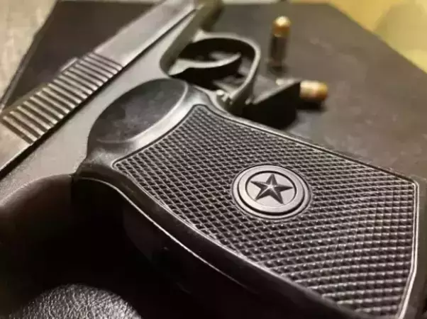 В Ростове 31-летний мужчина устроил стрельбу по бутылке во дворе многоэтажки