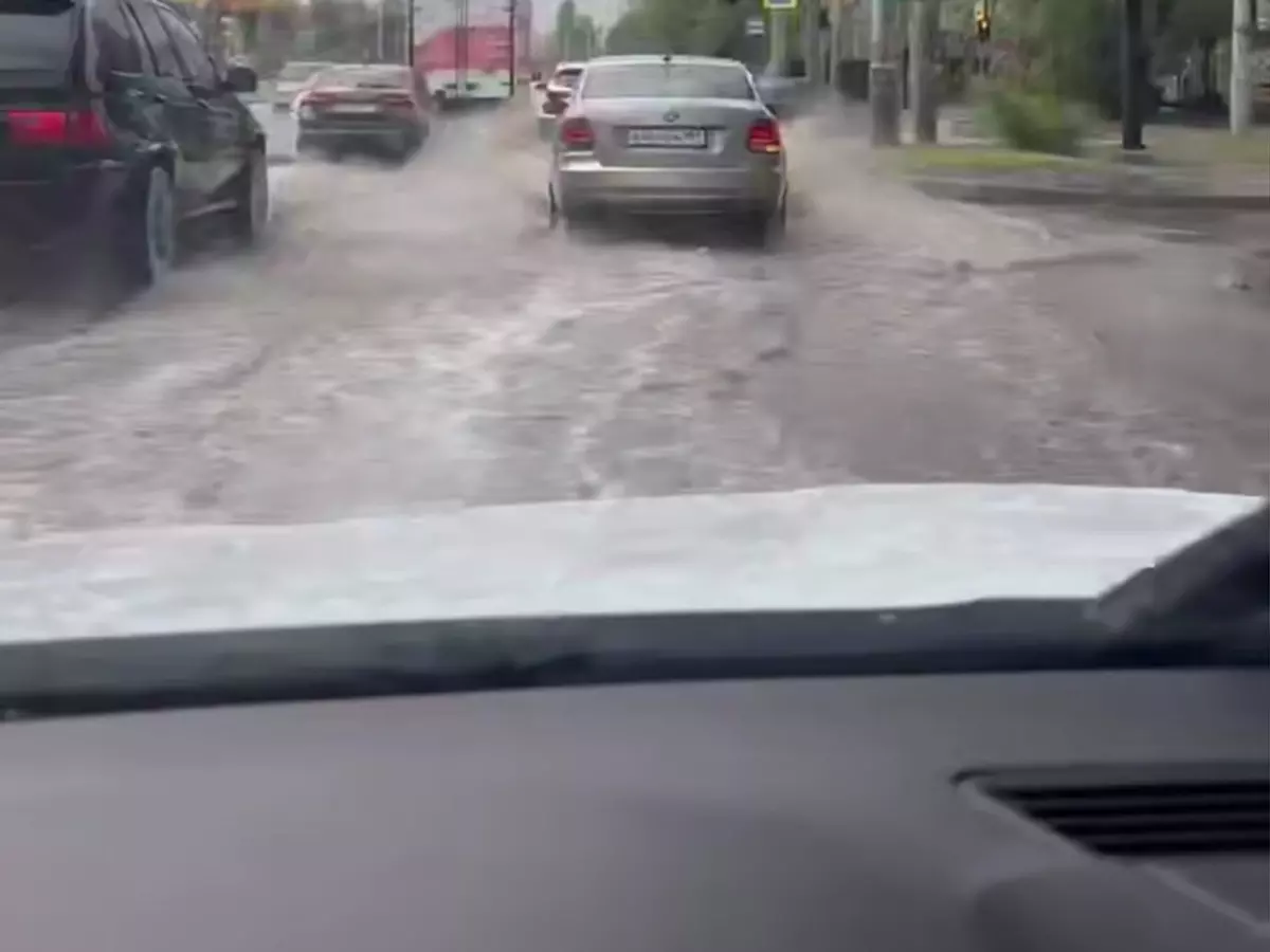 В Ростове затопило мост на Малиновского