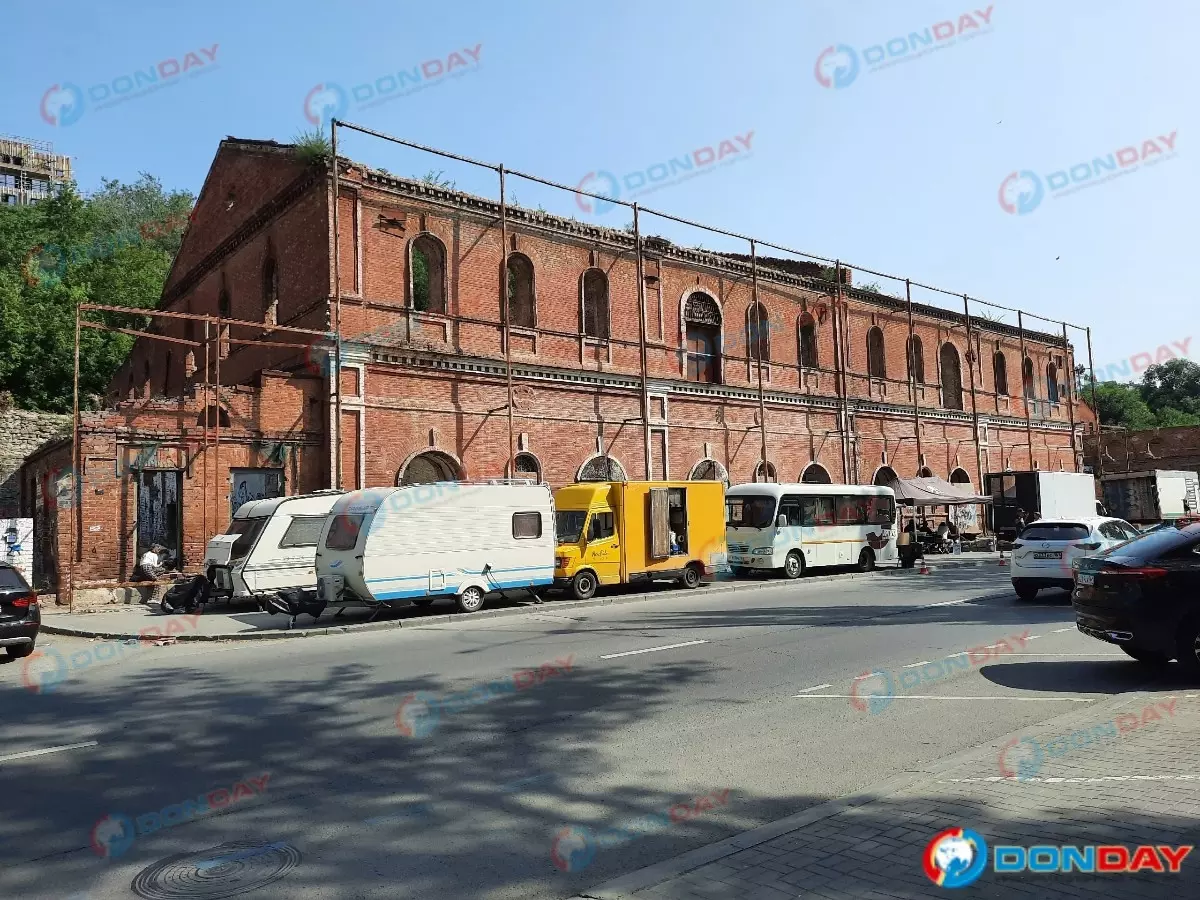В центре Ростова на Парамоновских складах снимают фильм