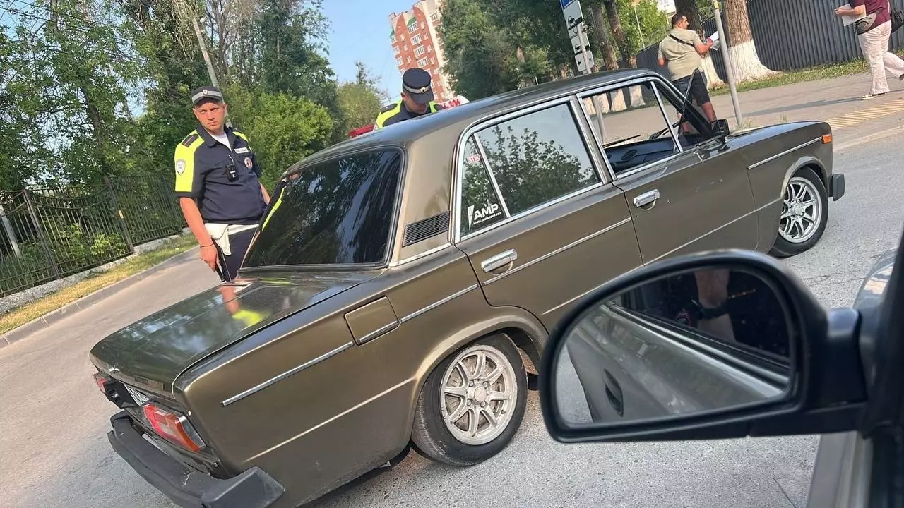 В Аксае молодого парня оштрафовали за громкую музыку в машине