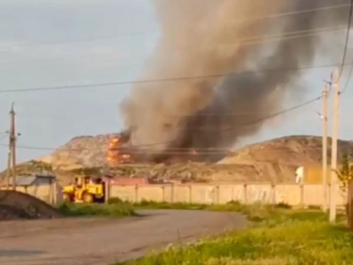 В Шахтах загорелась городская свалка