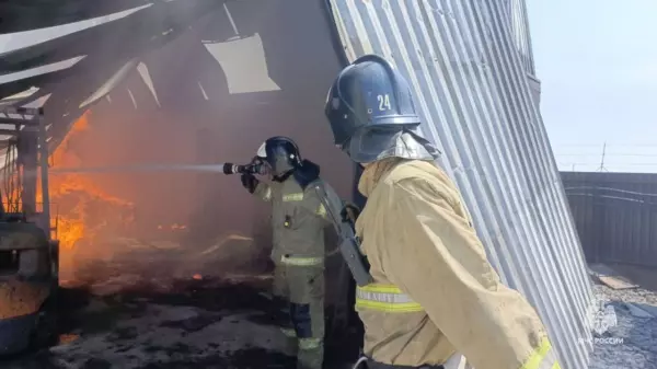 Масштабный пожар на складе в Азове полностью ликвидировали