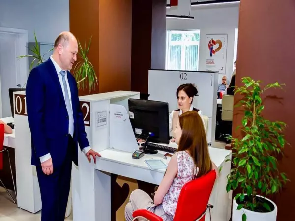 Александр Скрябин побывал с визитом в многофункциональном центре на 40-летия Победы