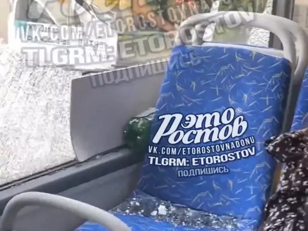 Стекла вдребезги: в Ростове на скорости врезались два автобуса