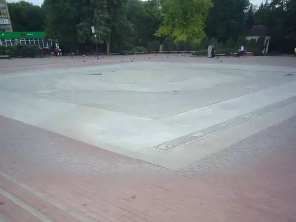 В Ростове на неделю закрыли фонтан на Аллее Роз