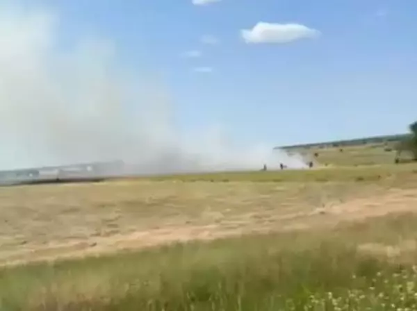 В Ростовской области после серии громких хлопков загорелось поле