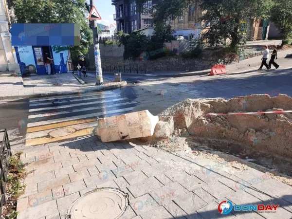В Ростове на Семашко яму с бурлящим кипятком засыпали песком
