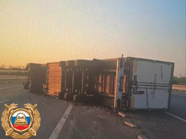 Стали известны подробности ДТП с завалившейся на бок фурой с черешней под Таганрогом