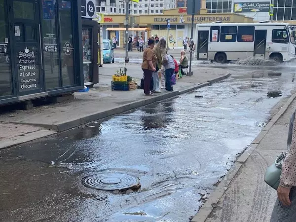 В Ростове на Западном из-за прорыва затопило несколько улиц