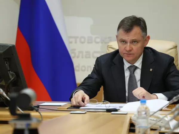 Юрий Слюсарь ответил на вопросы жителей Дона о ремонте дорог и соцобъектов