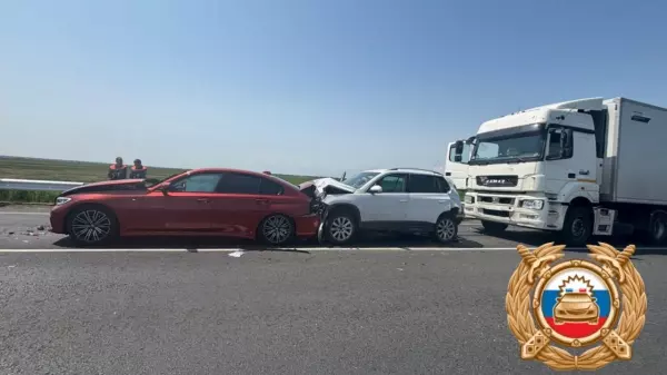 В массовом ДТП неподалеку от Азова пострадали три человека