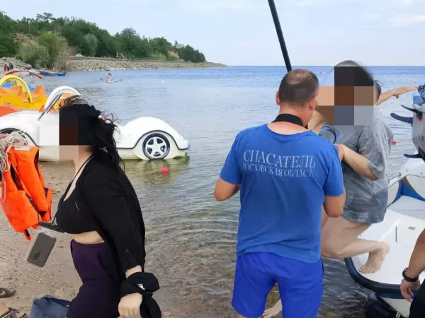 В Ростовской области двух девушек на сапборде унесло на несколько километров от берега