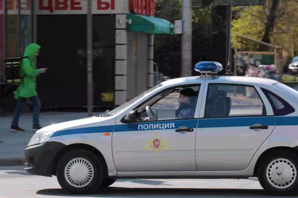 В Ростове на улице неадекват показывал детям свои половые органы
