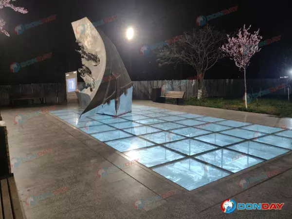 В Ростове покрылся плесенью памятник лётчикам Борису Капустину и Юрию Янову