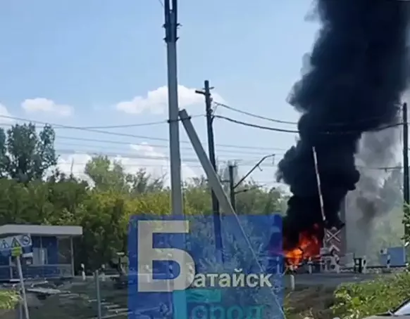 В Батайске местные жители сообщают о крупном пожаре