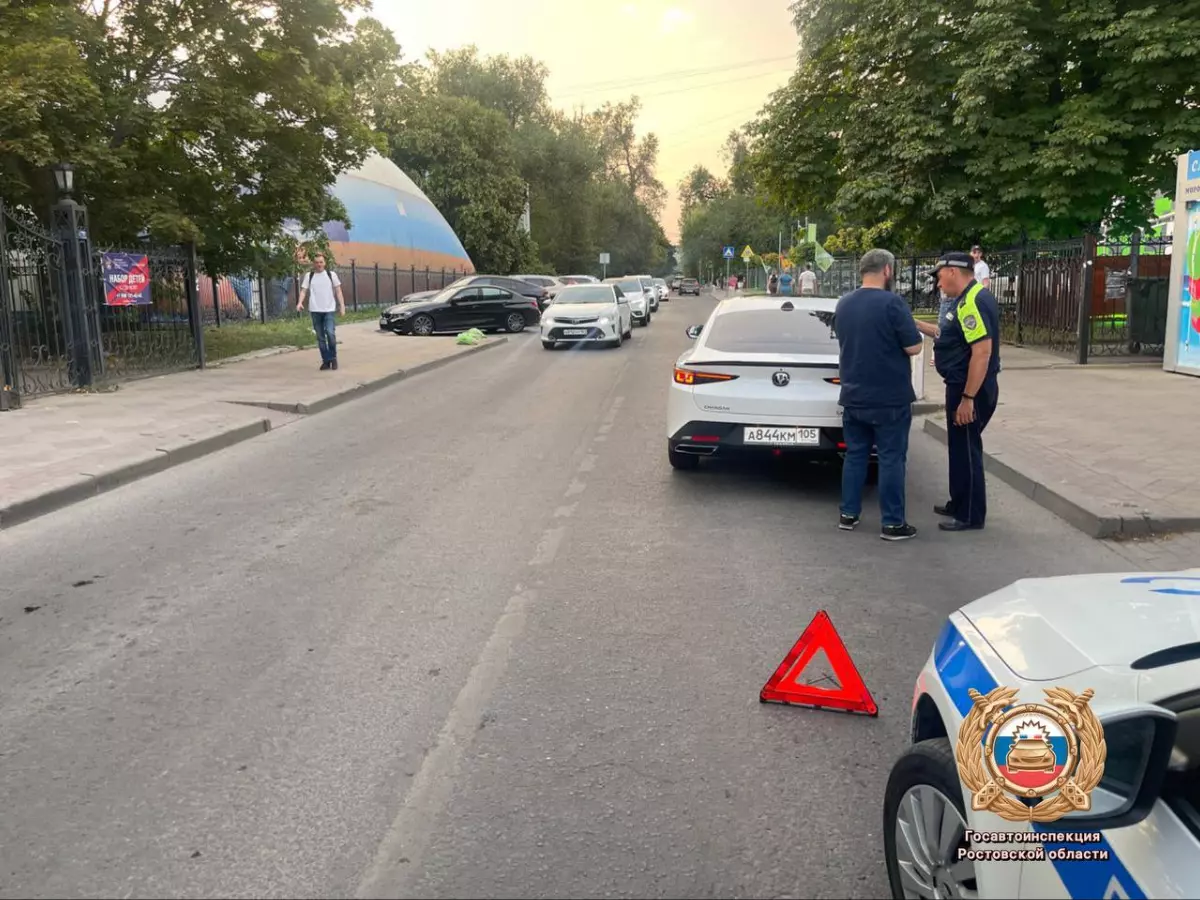 В Ростове под колеса легковушки попала 10-летняя девочка