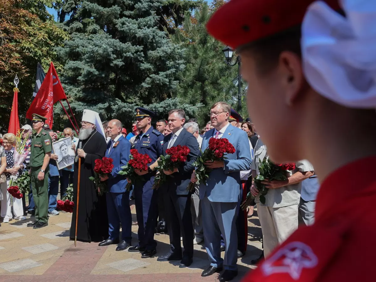 Юрий Слюсарь возложил цветы к памятнику Алексею Бересту
