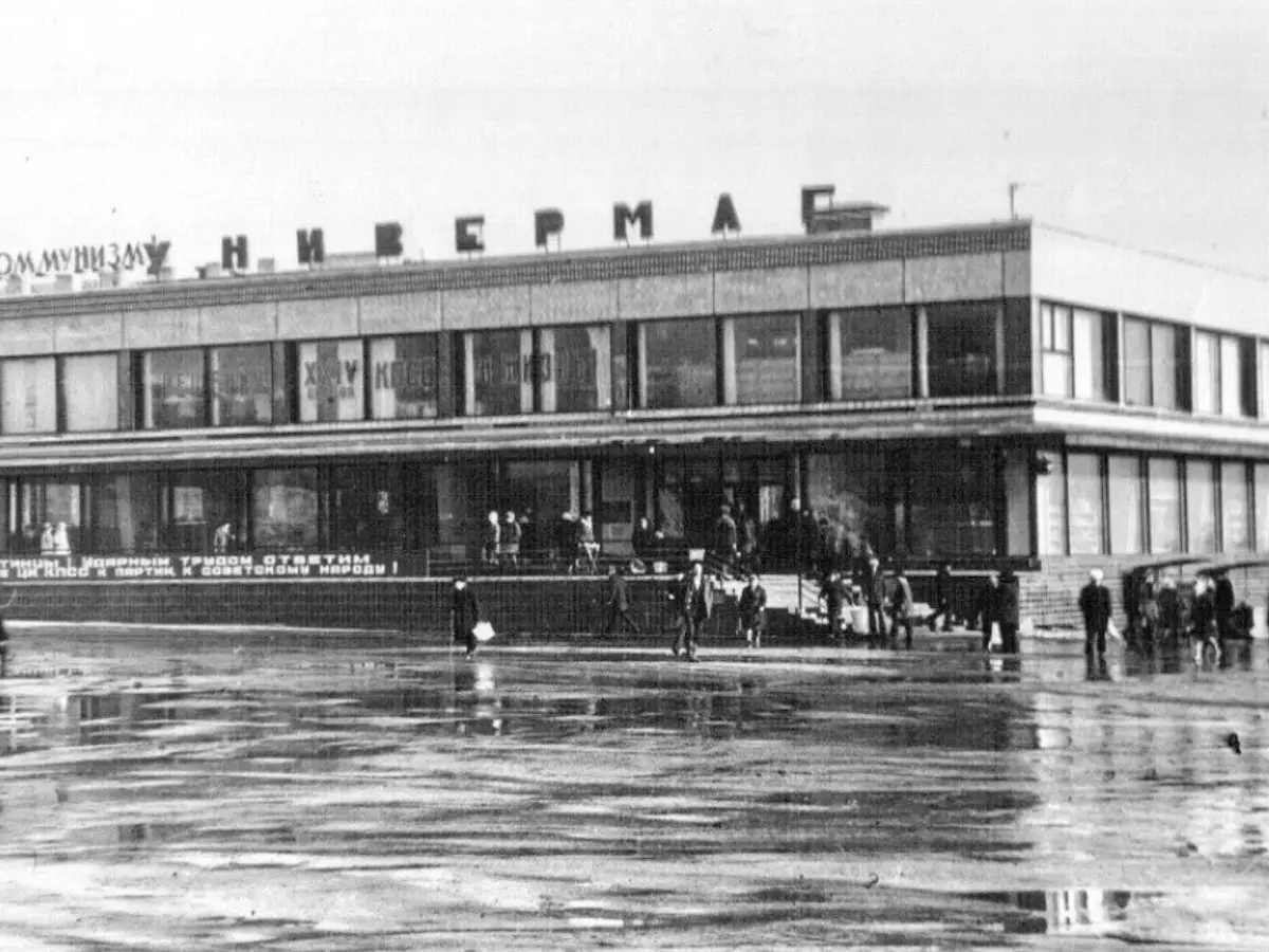 В центре Новошахтинска сгорел культовый торговый центр универмаг «Русь»: история здания