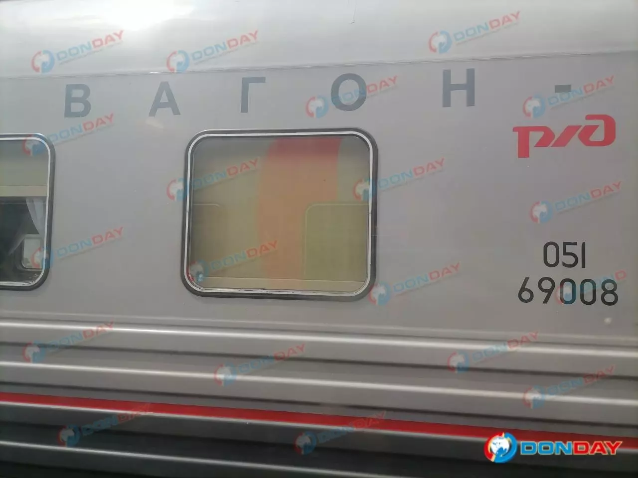 Пассажиры  изнывают от жары в душных поездах, которые задержали из-за атаки беспилотников