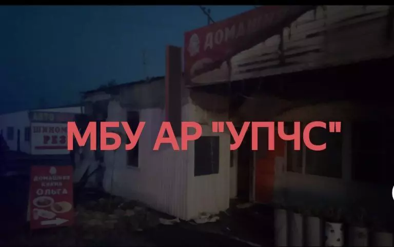 В Аксайском районе полыхало придорожное кафе
