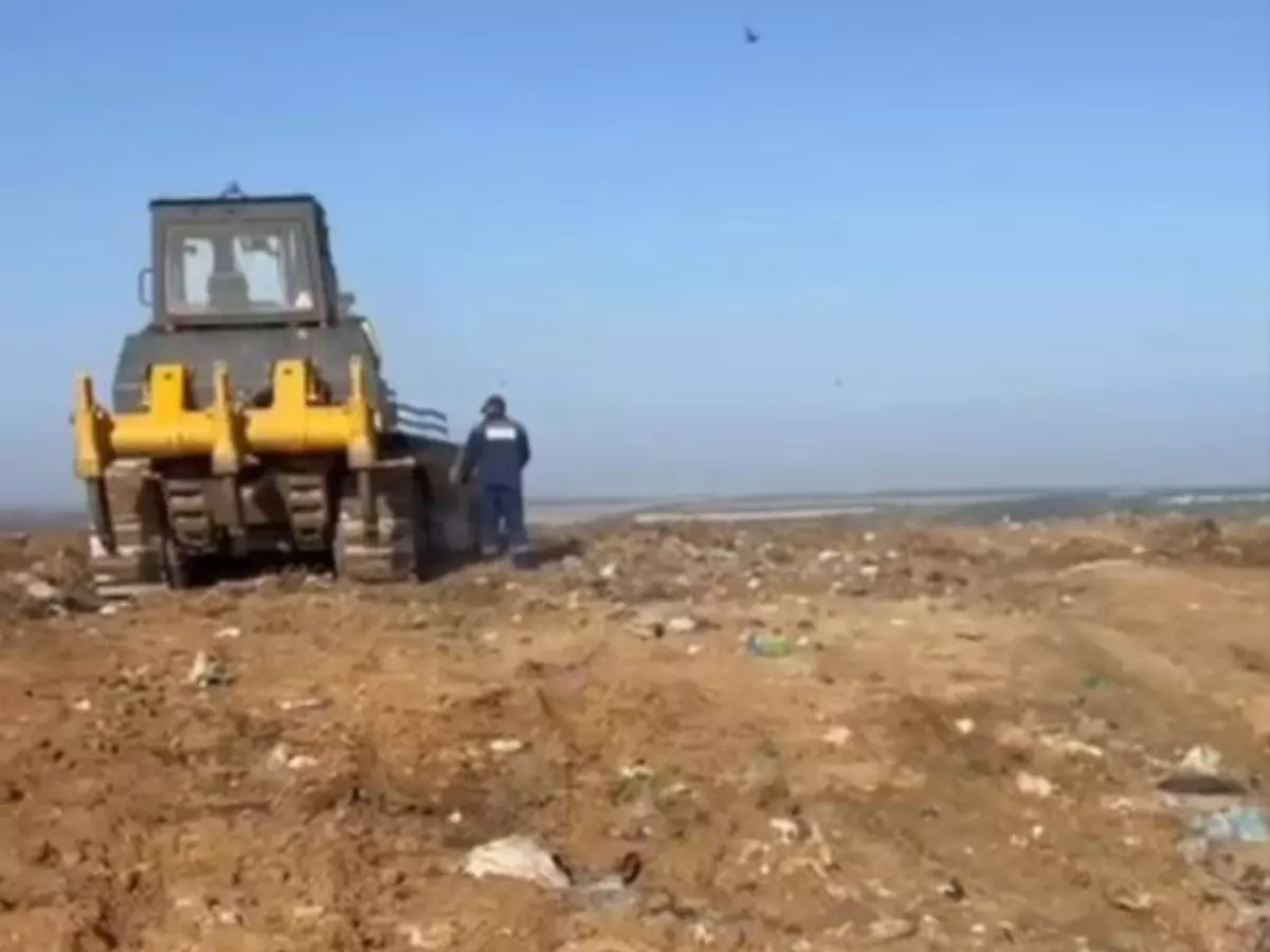 Спустя два дня полностью ликвидировали пожар на мусорном полигоне в Шахтах