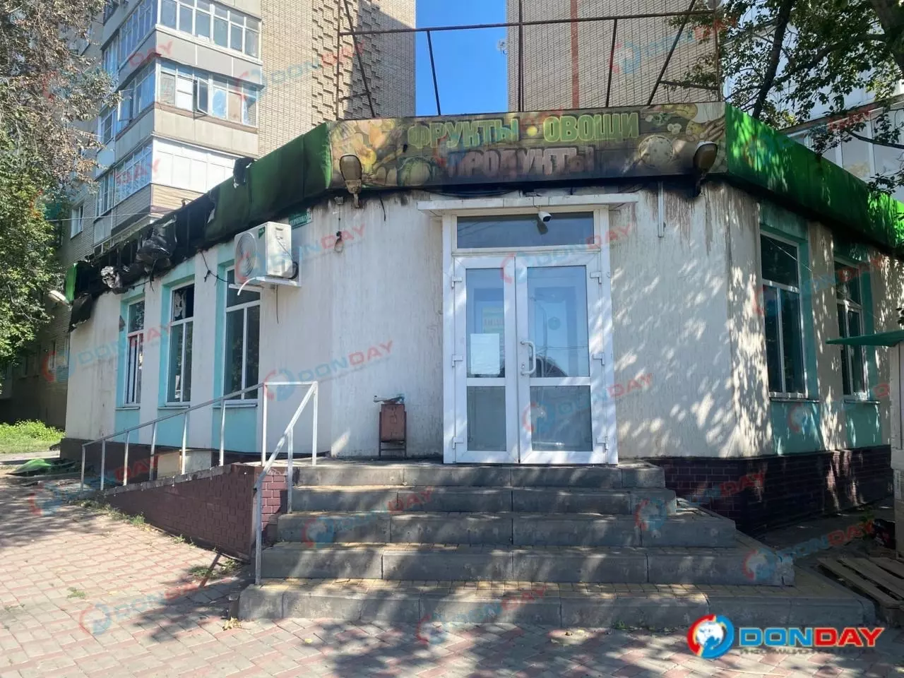 Поджог стал причиной пожара в овощном ларьке в Шахтах