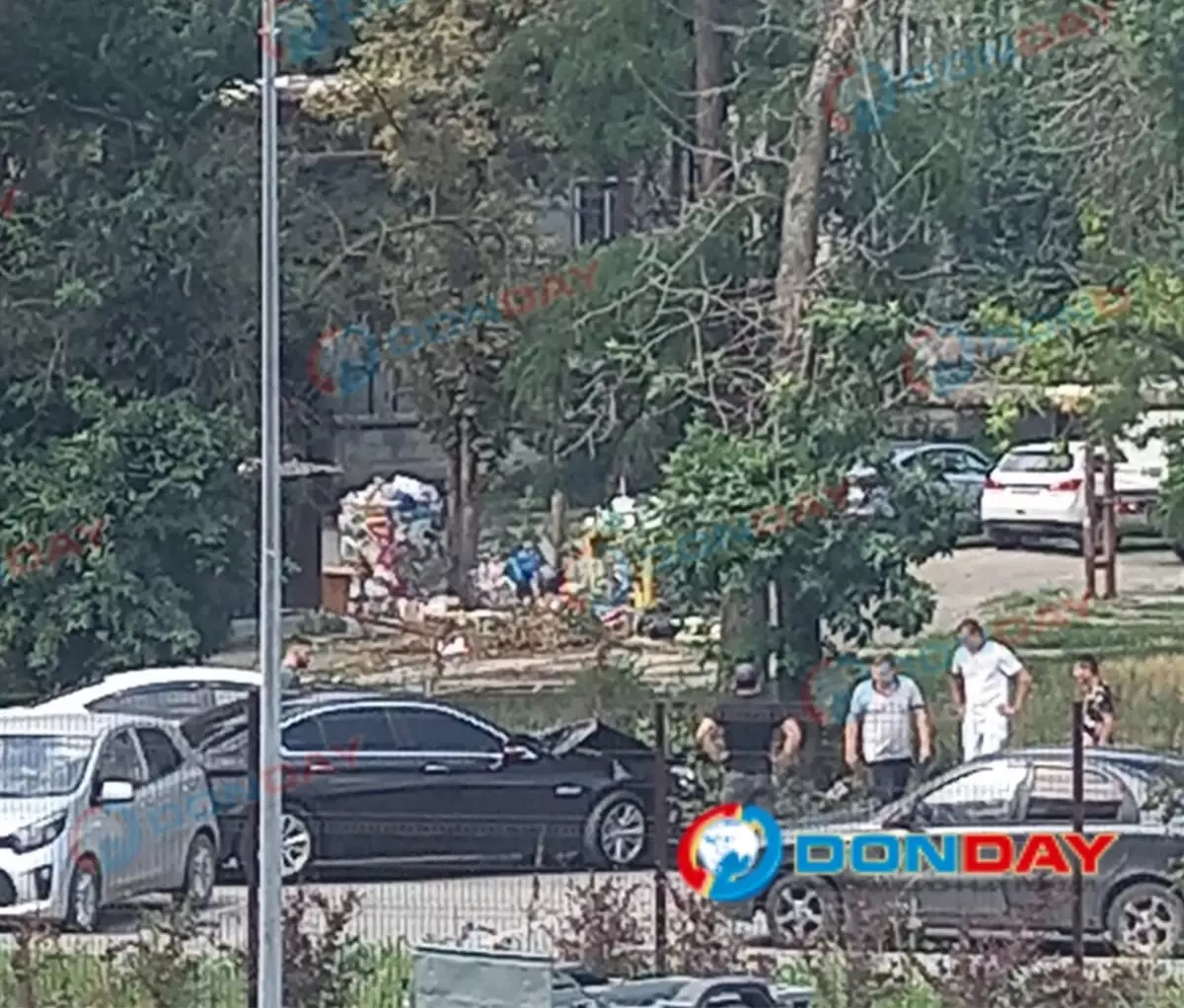 В Ростовской области водитель иномарки влетел в дерево