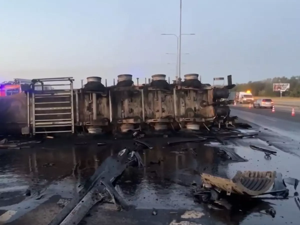 В результате смертельно ДТП в Аксайском районе произошел крупный пожар